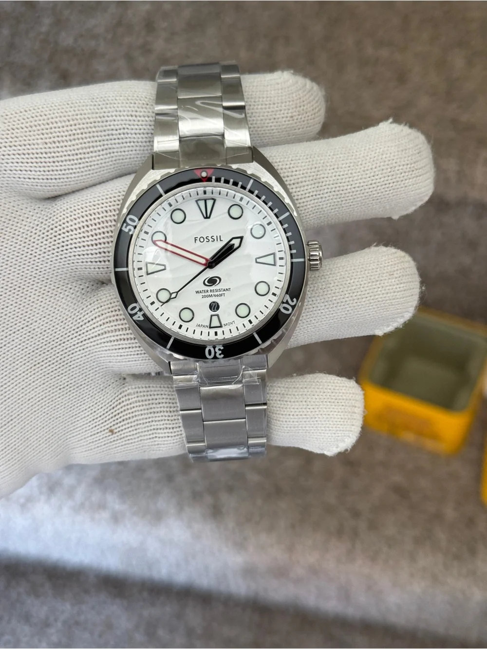Fossil Stainless Steel Diver Watch - White Dial, Black Bezel Mens